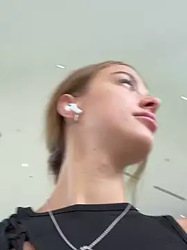 enjoy my beauty online show from March 15, 2025, 4:35 am