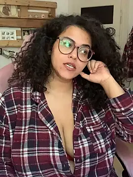 Curvydesifromgermany online show from July 21, 2026, 2:08 pm