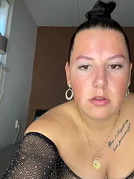 xlinastarrx online show from April 28, 2026, 9:47 am