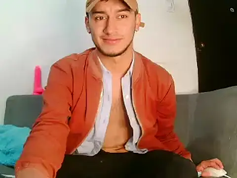 Snapshot of Kevin_Torres chatting on December 14, 2024, 4:45 am Kevin Torres online show from December 14, 2024, 4:45 am