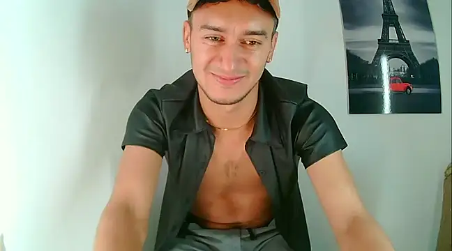 Snapshot of Kevin_Torres chatting on January 21, 2025, 4:32 am Kevin Torres online show from January 21, 2025, 4:32 am