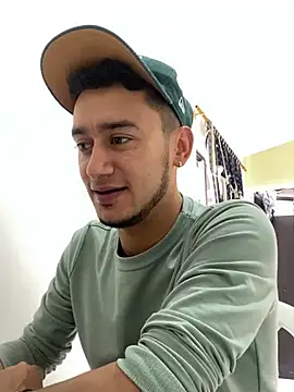 Snapshot of Kevin_Torres chatting on March 7, 2025, 5:49 pm Kevin Torres online show from March 7, 2025, 5:49 pm