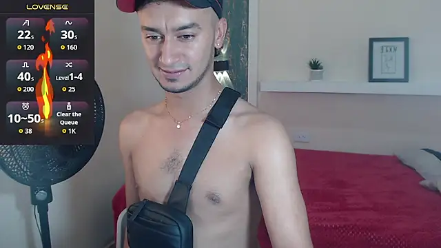 Snapshot of Kevin_Torres chatting on September 23, 2025, 1:08 am Kevin Torres online show from September 23, 2025, 1:08 am