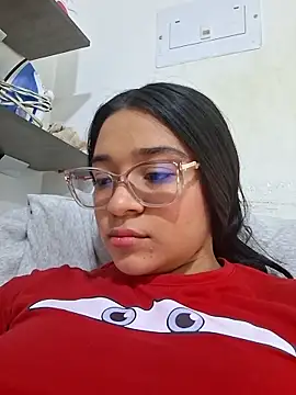 -VICKKY online show from April 15, 2026, 7:58 pm