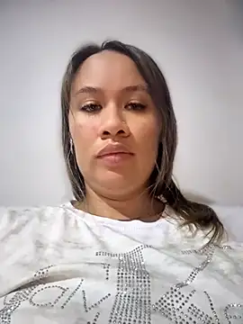 Snapshot of Emiily_lee chatting on June 23, 2026, 9:24 pm Emiily lee online show from June 23, 2026, 9:24 pm