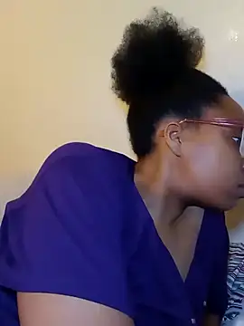 Snapshot of madamsensuale chatting on February 13, 2025, 2:01 am madamsensuale online show from February 13, 2025, 2:01 am