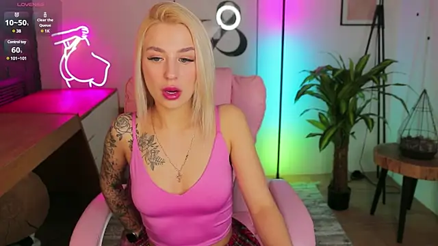 Crystal Barbie online show from March 18, 2025, 7:42 pm