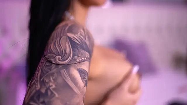 AishaDevoe online show from February 18, 2025, 10:58 pm