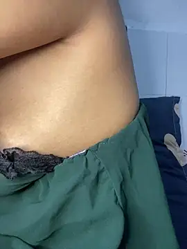 Snapshot of Sofia_xx2 chatting on December 16, 2024, 7:04 am Sofia xx2 online show from December 16, 2024, 7:04 am