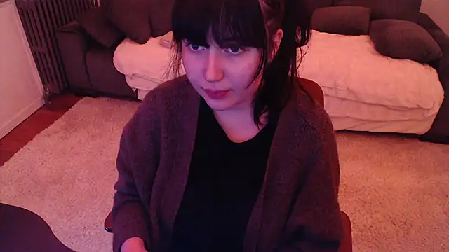 Lynylou online show from February 21, 2025, 5:09 pm