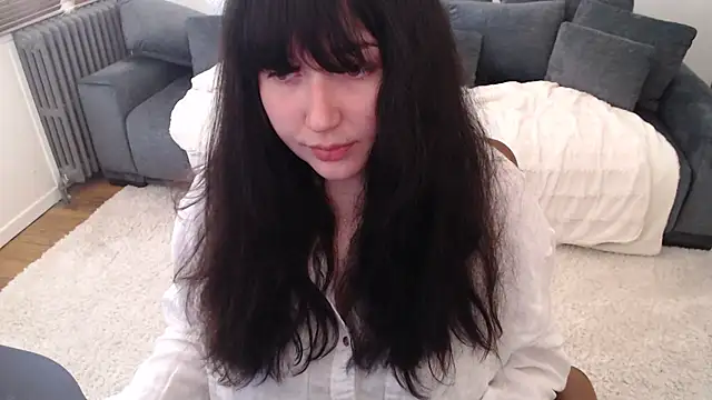 Lynylou online show from March 6, 2025, 10:30 am