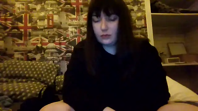 Lynylou online show from November 19, 2025, 10:43 pm