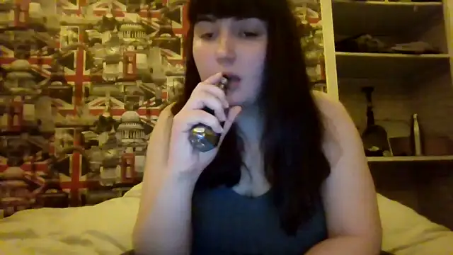 Lynylou online show from December 21, 2025, 8:38 pm