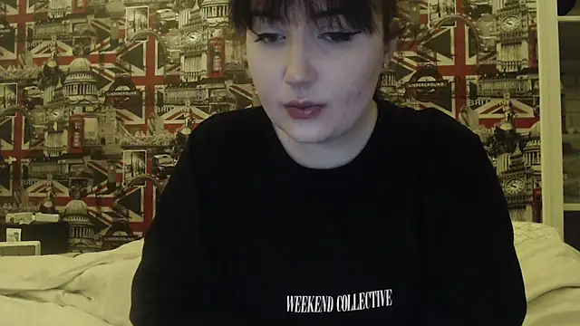 Lynylou online show from February 10, 2026, 9:19 pm