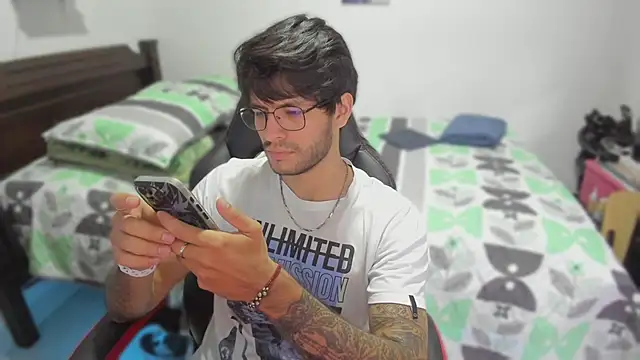 justin stark7 online show from February 21, 2025, 11:21 pm