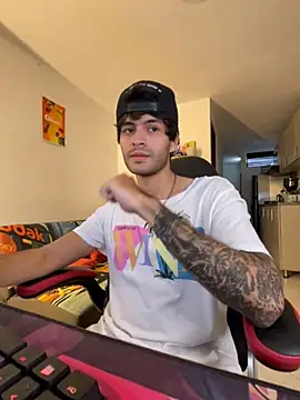 justin stark7 online show from September 19, 2025, 9:37 pm