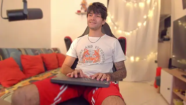 justin stark7 online show from December 19, 2025, 9:33 pm