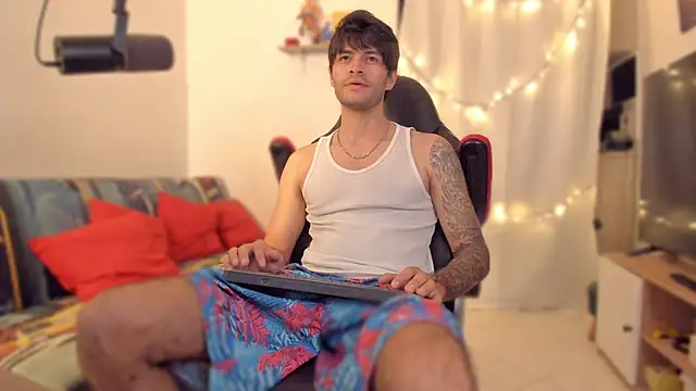 justin stark7 online show from December 20, 2025, 9:33 pm