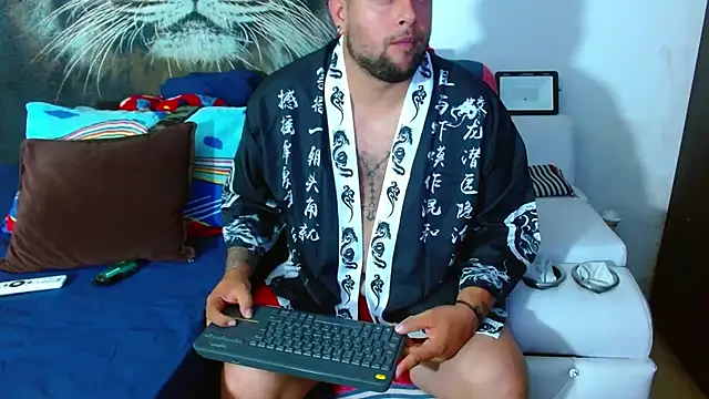 Michaell Myerss  online show from November 7, 2025, 1:22 pm