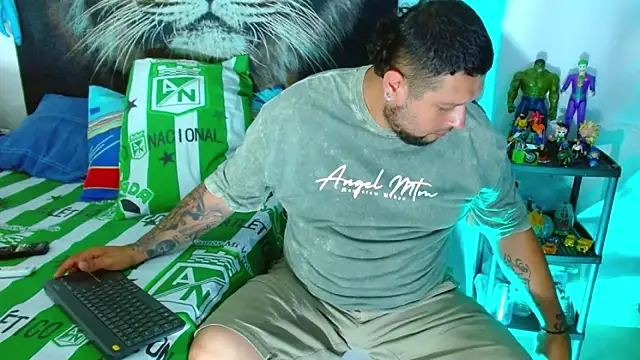 Michaell Myerss  online show from December 16, 2025, 3:39 pm