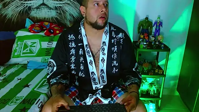 Michaell Myerss  online show from December 17, 2025, 1:06 pm