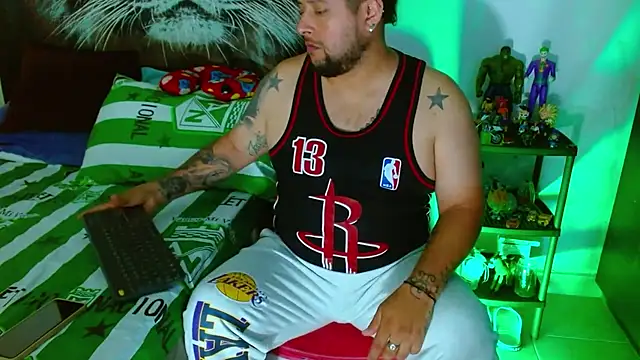 Michaell Myerss  online show from December 19, 2025, 2:13 pm