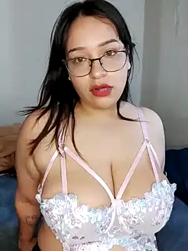 Snapshot of Angiee2001 chatting on February 6, 2025, 9:17 pm Angiee2001 online show from February 6, 2025, 9:17 pm