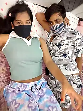 hottiess69 online show from April 11, 2026, 7:07 pm