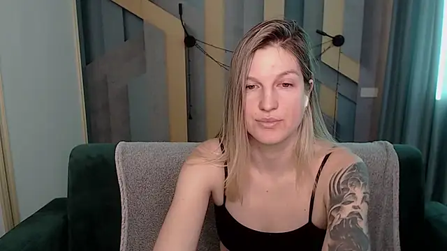 EmilyWalkeri online show from February 1, 2026, 8:13 am