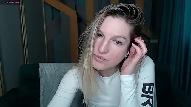 EmilyWalkeri online show from February 6, 2026, 8:29 am