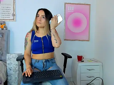 cindy love2 online show from December 4, 2025, 2:04 pm