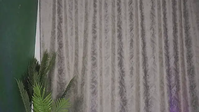 FoxieJullia online show from February 28, 2025, 7:37 am