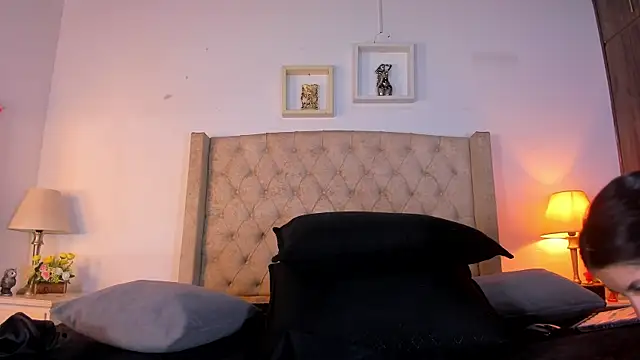 allisson m online show from April 13, 2026, 12:10 pm