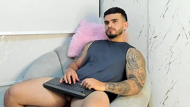 Ricardogo19 online show from January 18, 2026, 11:30 pm