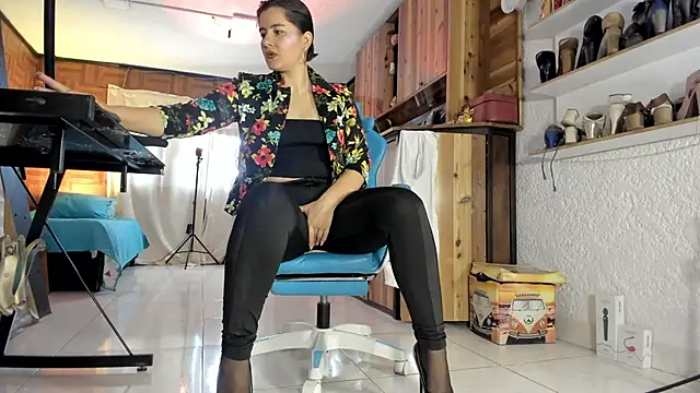 Snapshot of Cristina_Vanegas631 chatting on May 28, 2026, 7:44 pm Cristina Vanegas631 online show from May 28, 2026, 7:44 pm