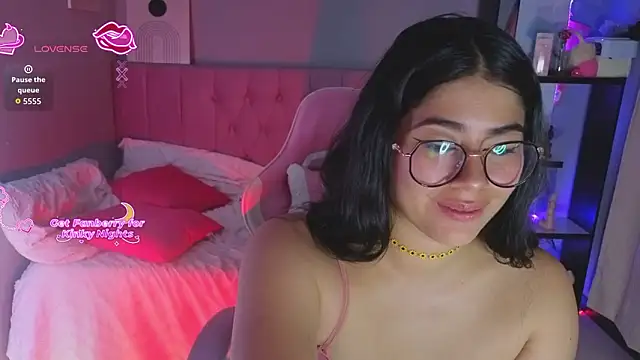 LoaLuxury online show from February 2, 2026, 5:55 pm