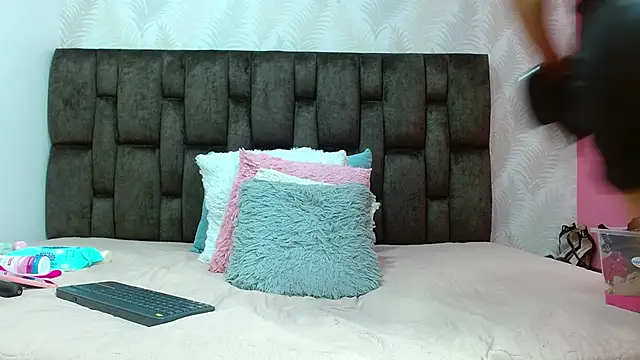 JuanitaDelMar online show from February 5, 2025, 10:19 am