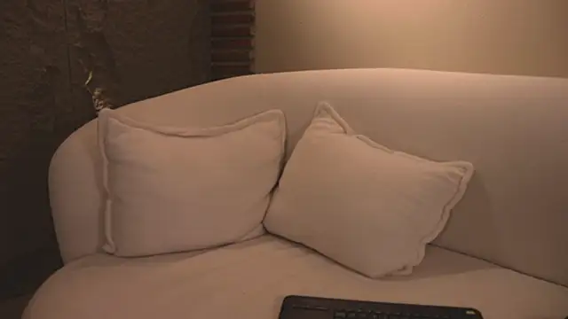 Logan Varela online show from March 4, 2025, 5:21 am