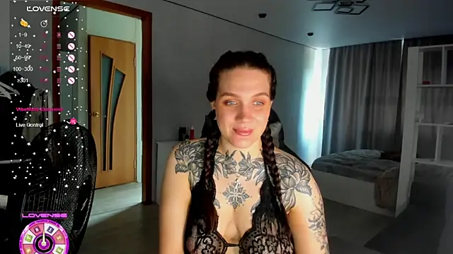 Snapshot of AizaRose chatting on July 7, 2026, 5:43 am AizaRose online show from July 7, 2026, 5:43 am