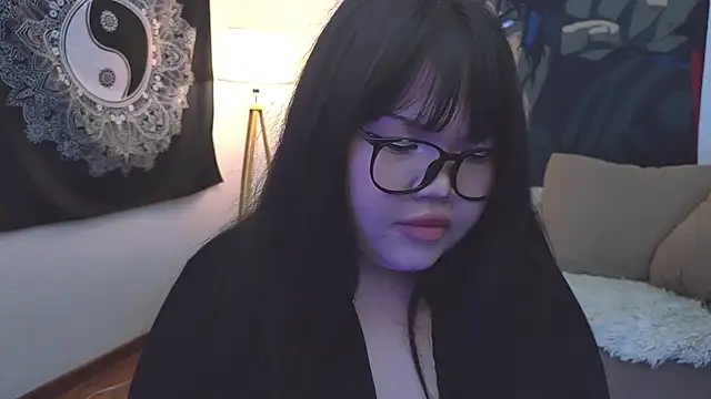 LeyaKan online show from February 9, 2025, 9:39 pm