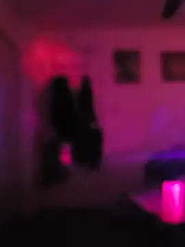 gurlnips online show from February 4, 2026, 1:39 pm