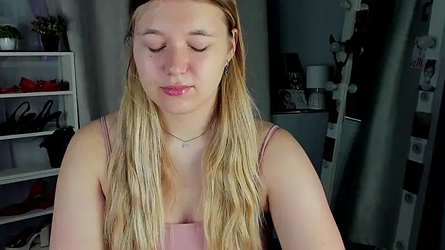 Snapshot of Rebecca_Kelly chatting on October 8, 2025, 1:58 am Rebecca Kelly online show from October 8, 2025, 1:58 am
