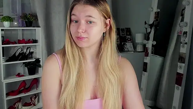 Snapshot of Rebecca_Kelly chatting on October 22, 2025, 2:01 am Rebecca Kelly online show from October 22, 2025, 2:01 am