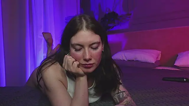 Liv Fay online show from November 13, 2025, 3:22 pm