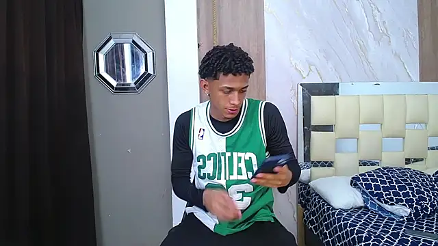 dominic smith  online show from November 11, 2025, 12:32 am