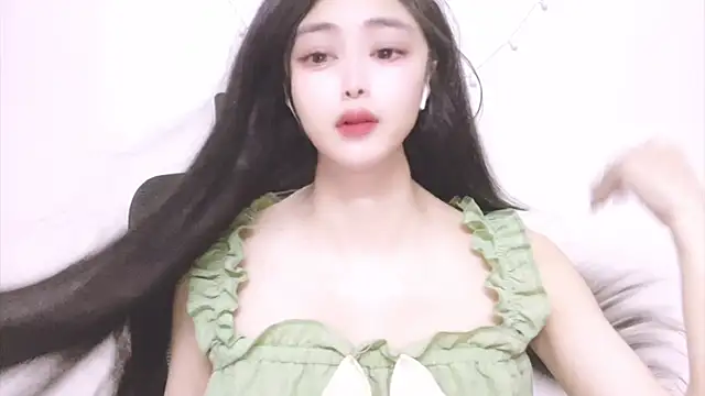 ---MIA--- online show from September 23, 2025, 2:31 pm