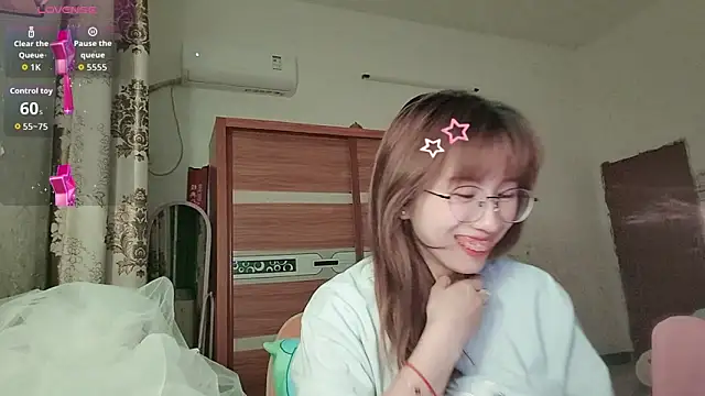 Lili 666 online show from May 4, 2026, 4:47 pm