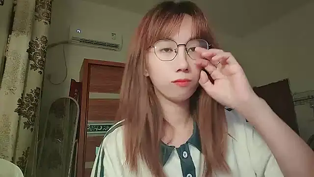 Lili 666 online show from May 18, 2026, 5:19 pm