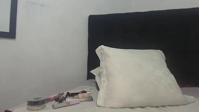 Snapshot of srta_luciana chatting on February 5, 2026, 12:10 pm srta luciana online show from February 5, 2026, 12:10 pm