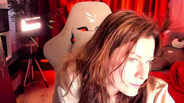 April o Nill online show from April 12, 2026, 2:44 pm